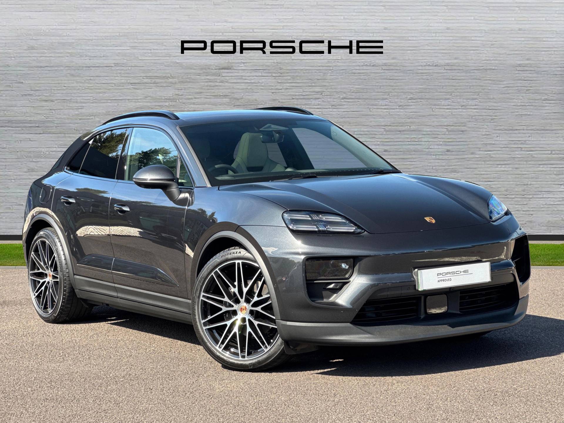 Macan 4, photo 1 of 33