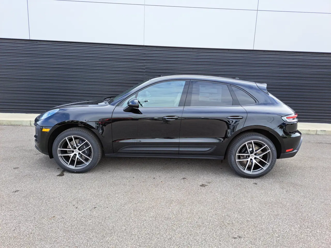 2026 Porsche Macan Base - Photo 16