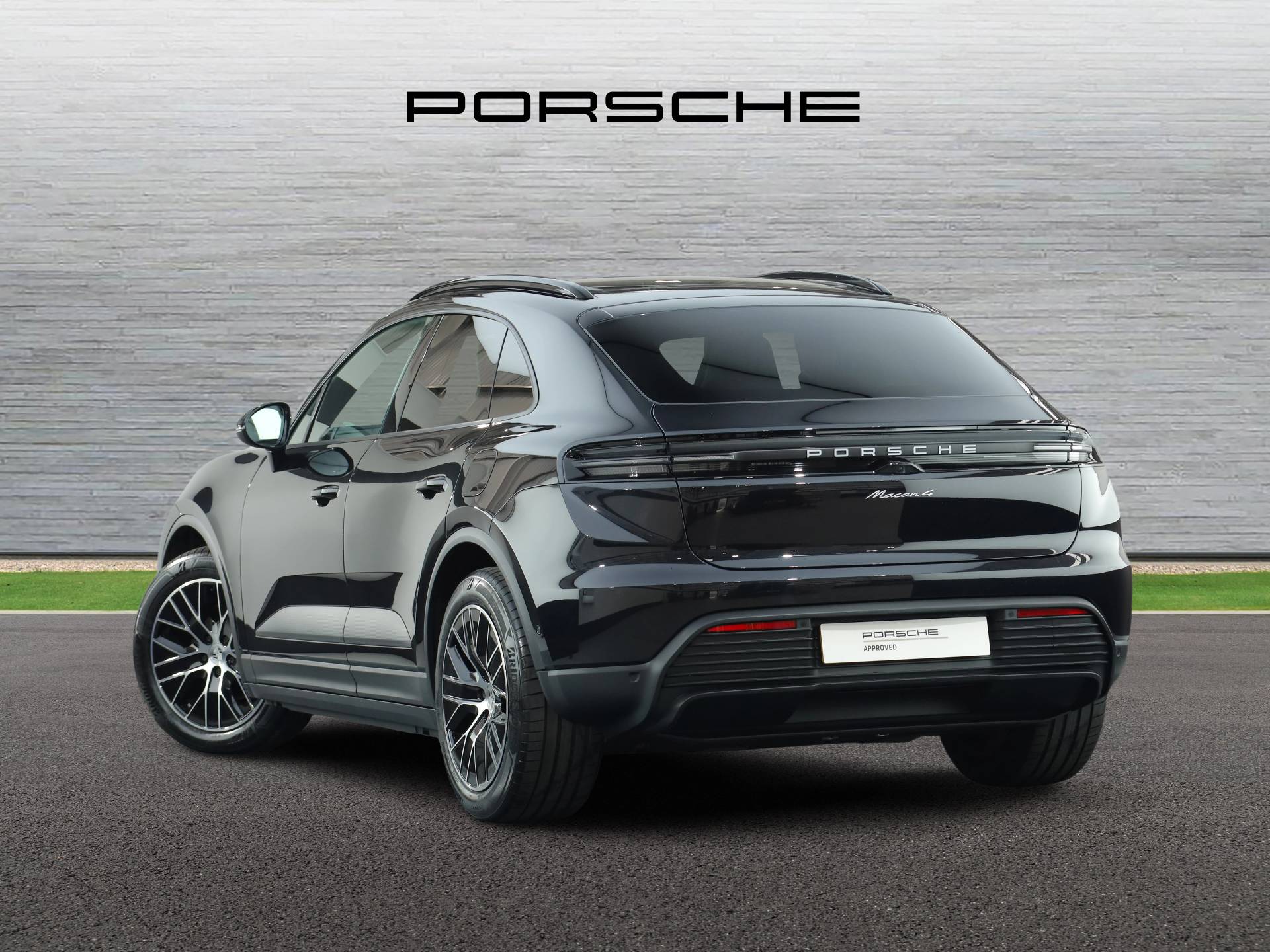 Macan 4, photo 2 of 30