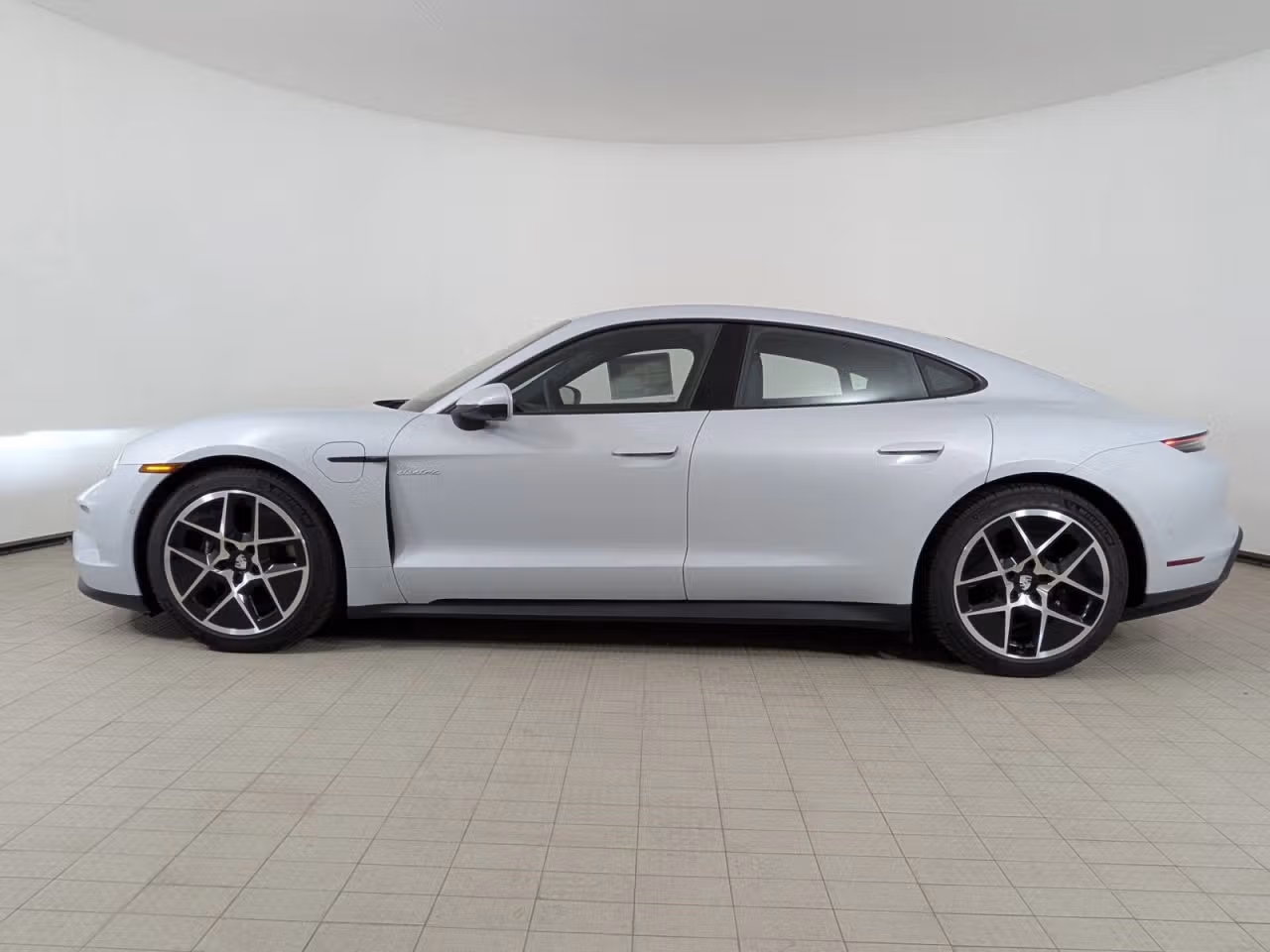 2026 Porsche Taycan Base - Photo 12