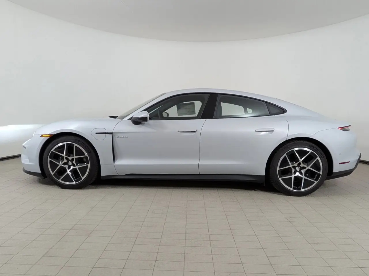 2026 Porsche Taycan Base - Photo 16