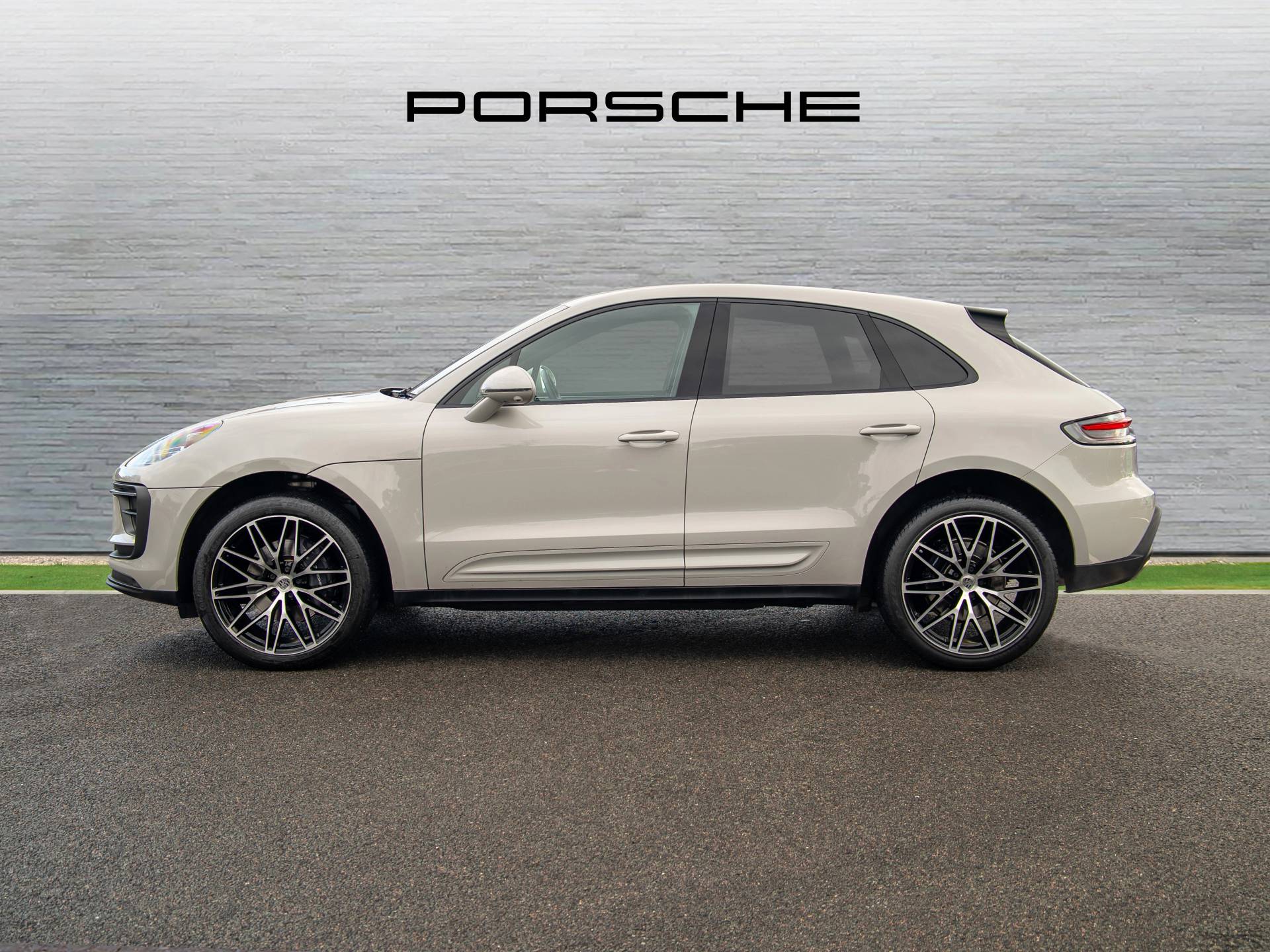 Macan, photo 2 of 44