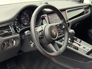 2025 Porsche Macan Base - Photo 29
