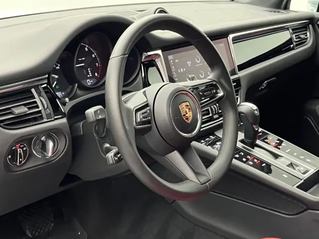 2025 Porsche Macan Base - Photo 30