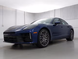 2025 Porsche Panamera 4's photo