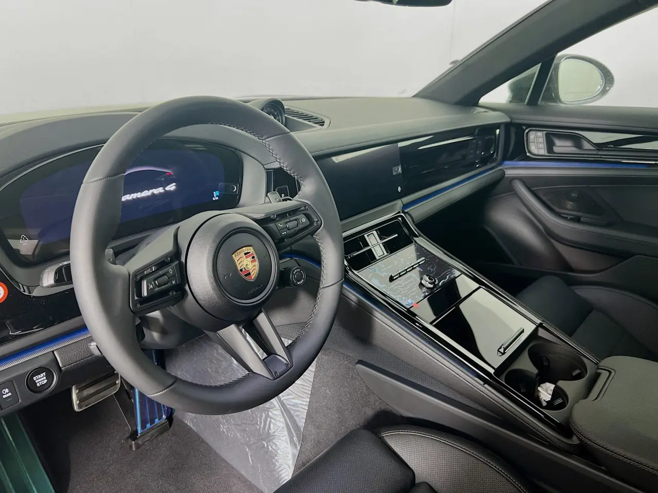 2025 Porsche Panamera 4 E-Hybrid - Photo 32