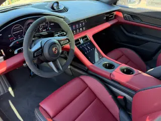 2026 Porsche Taycan GTS - Photo 29