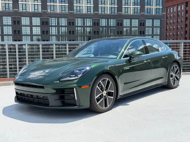 2026 Porsche Panamera 4 E-Hybrid - Photo 6