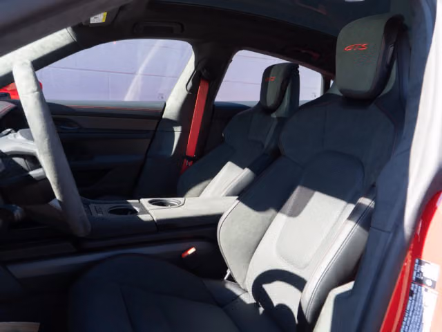 2026 Porsche Taycan GTS - Photo 34