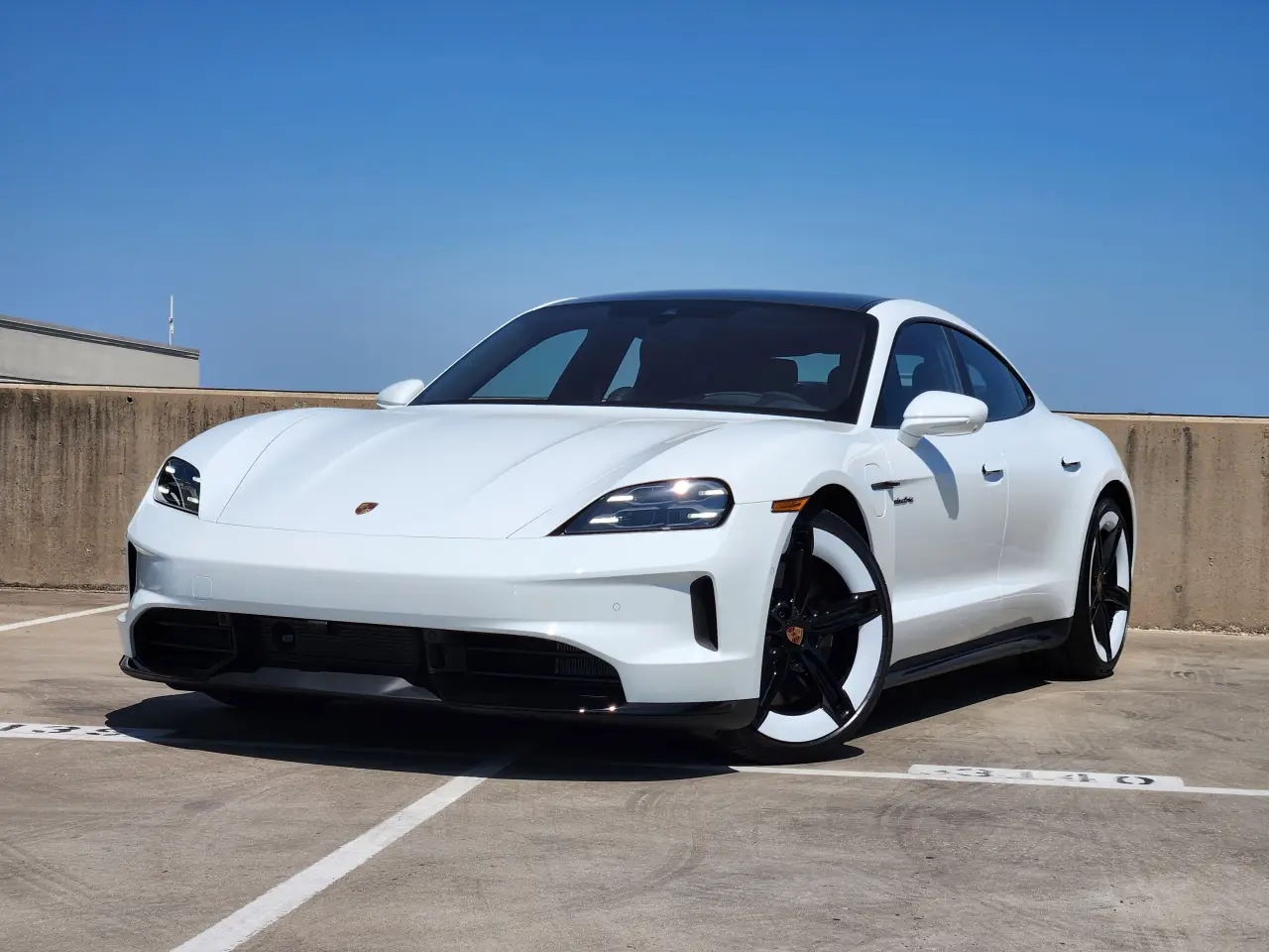 2026 Porsche Taycan GTS - Photo 8
