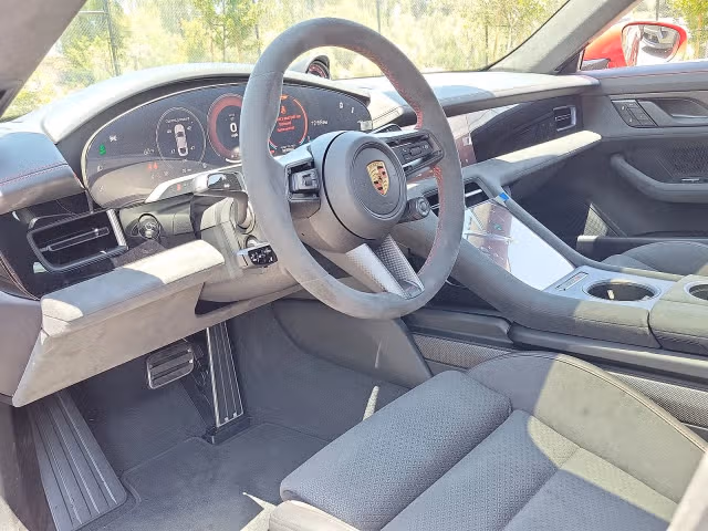2025 Porsche Taycan GTS - Photo 26