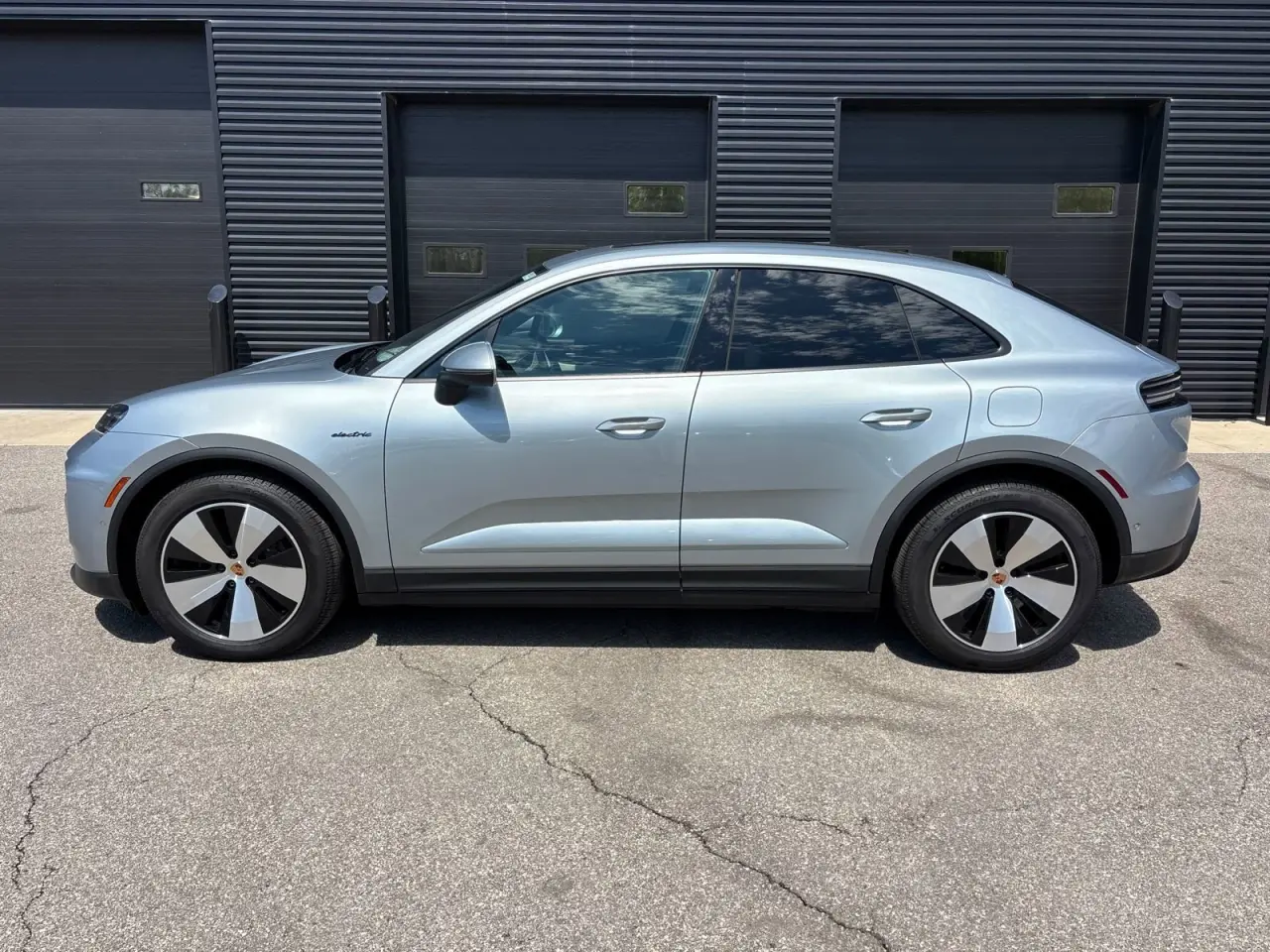 2025 Porsche Macan Base - Photo 32