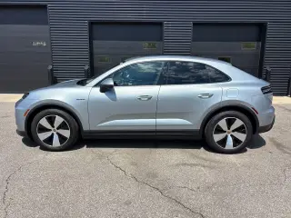 2025 Porsche Macan Base - Photo 29
