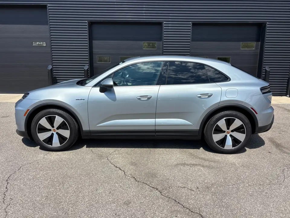 2025 Porsche Macan Base - Photo 31