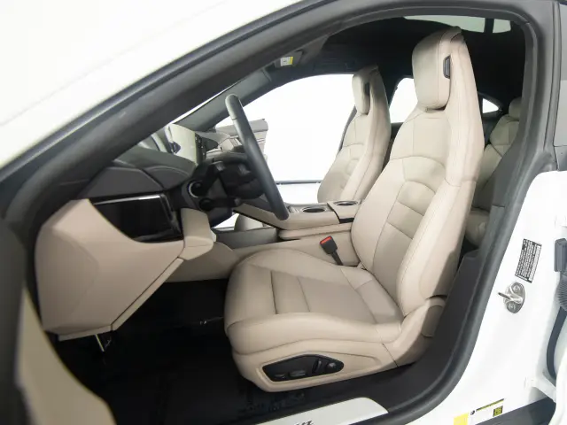 2025 Porsche Taycan 38