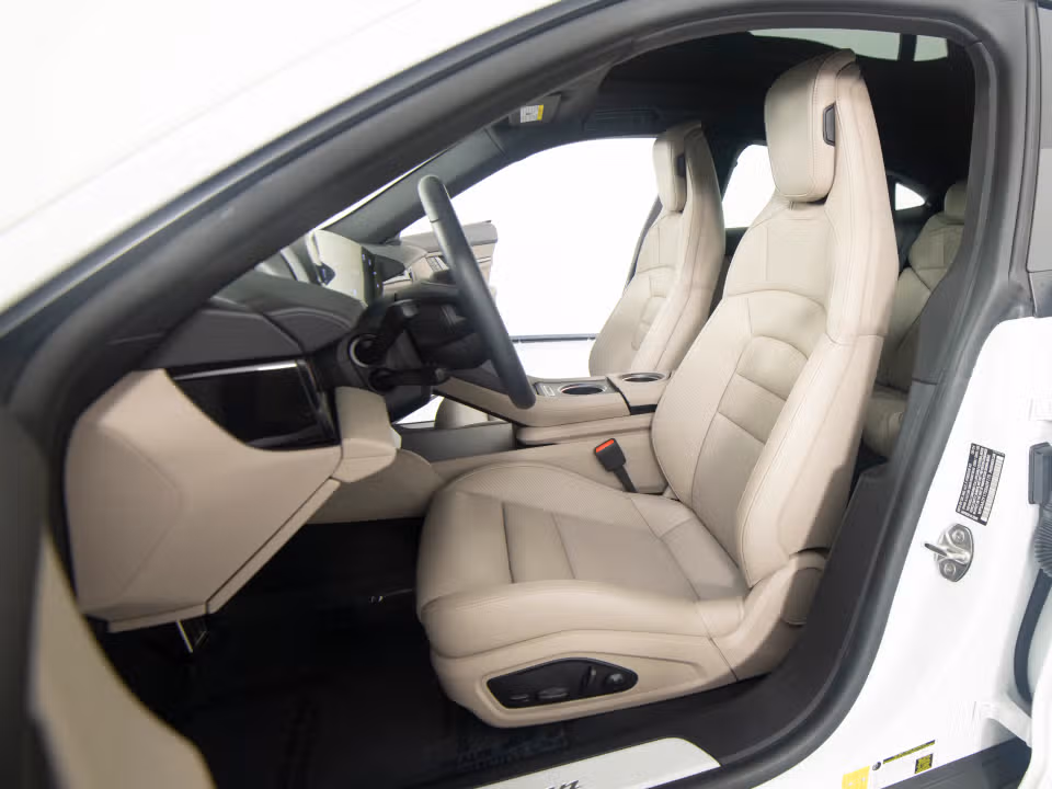 2025 Porsche Taycan 35
