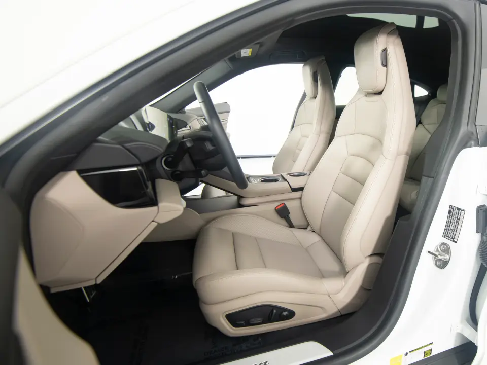 2025 Porsche Taycan 39