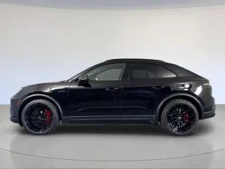 2025 Porsche Macan Turbo Electric - Photo 13