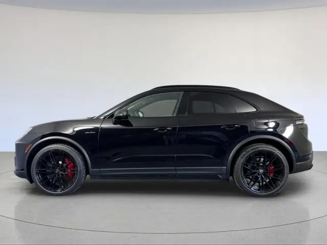 2025 Porsche Macan Turbo Electric - Photo 14