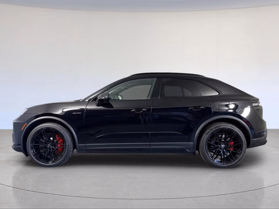2025 Porsche Macan Turbo Electric - Photo 11