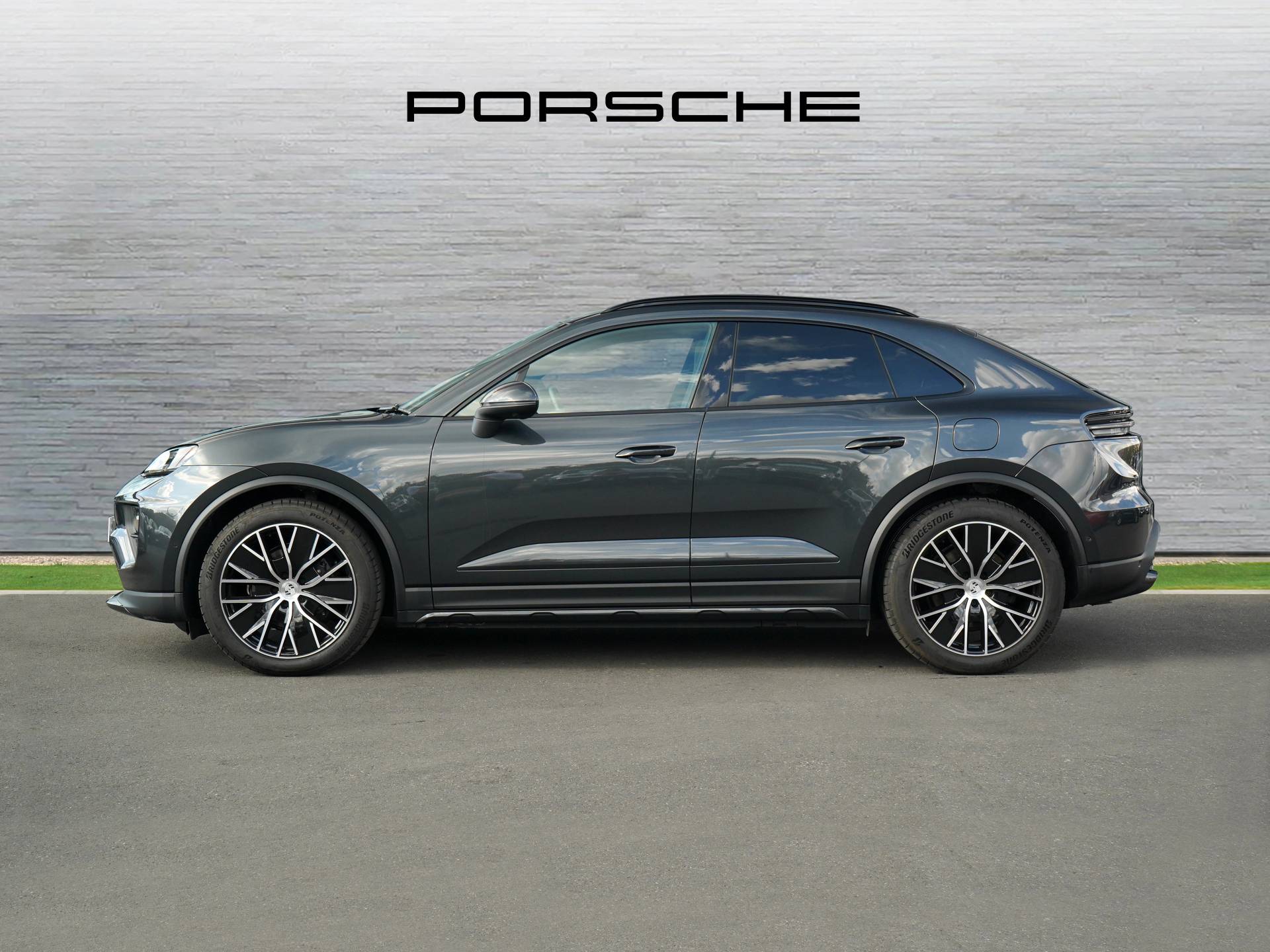Macan, photo 2 of 43
