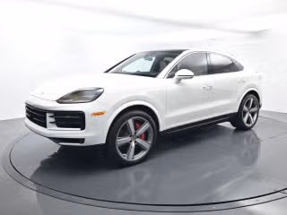 2024 Porsche Cayenne S's photo