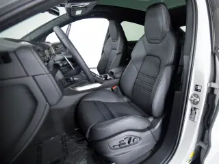 2026 Porsche Cayenne Coup Turbo E-Hybrid - Photo 37