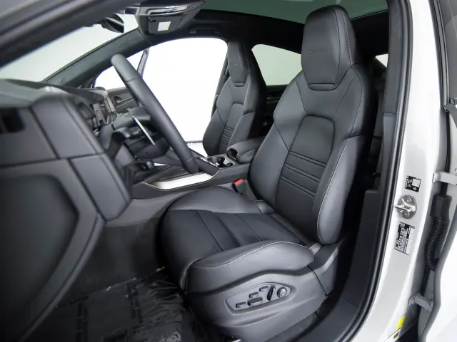 2026 Porsche Cayenne Coup Turbo E-Hybrid - Photo 38
