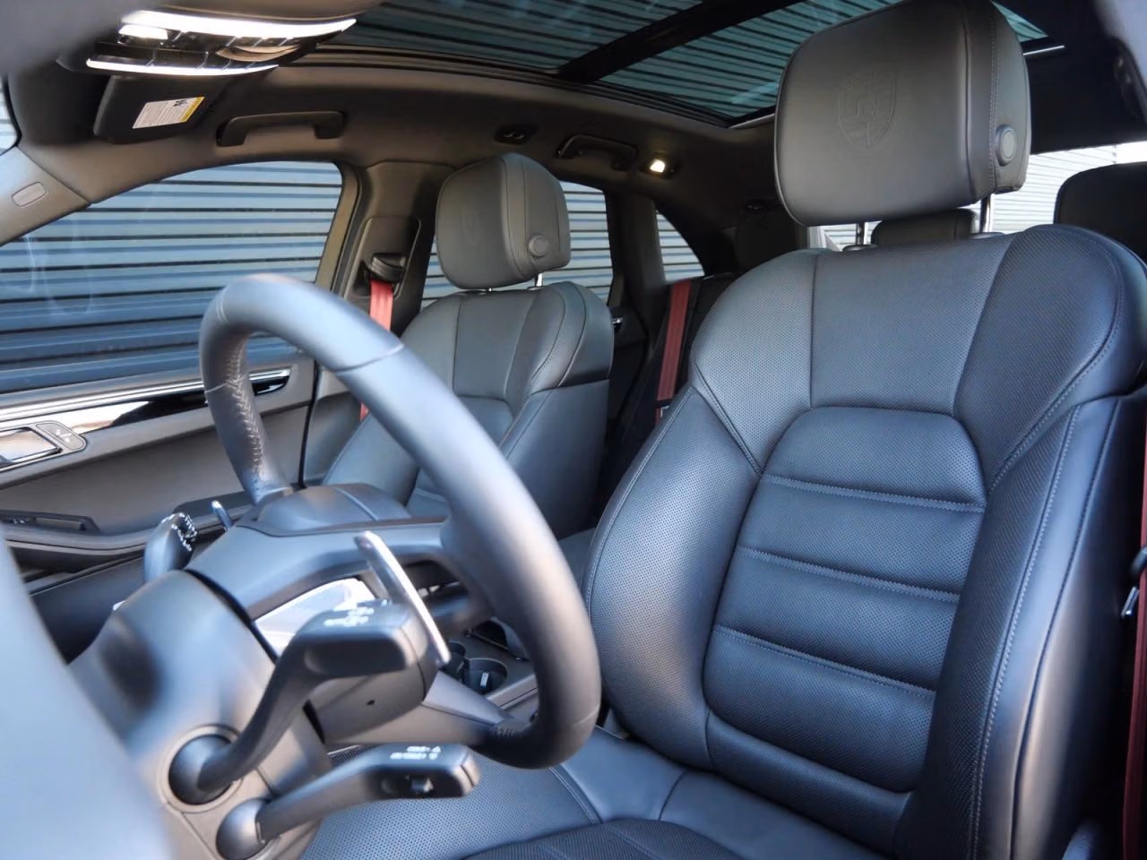 2025 Porsche Macan S - Photo 36