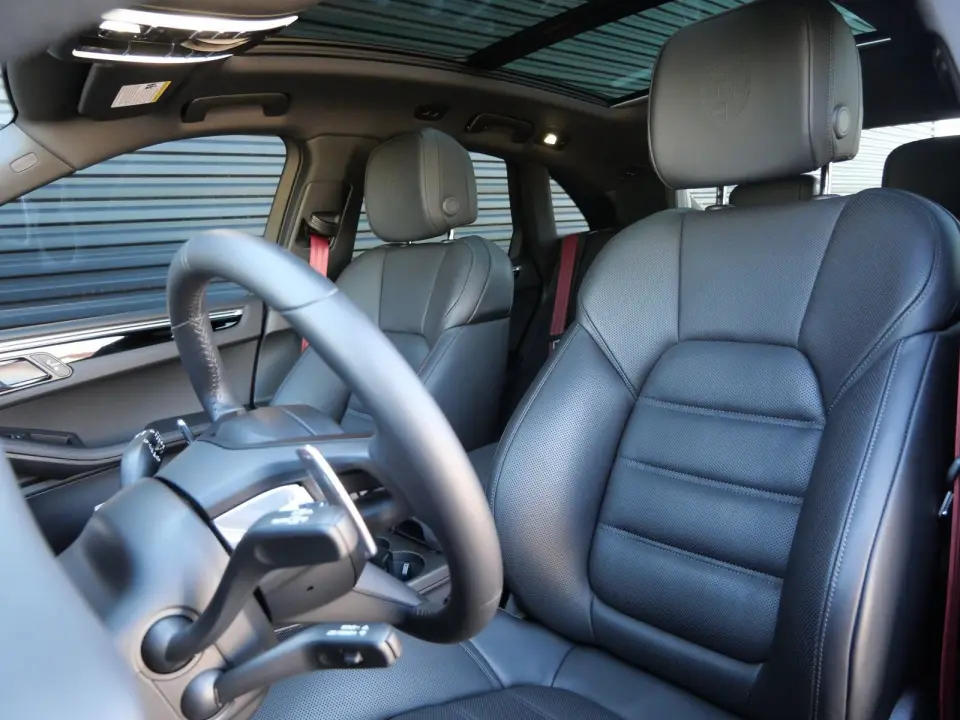 2025 Porsche Macan S - Photo 39
