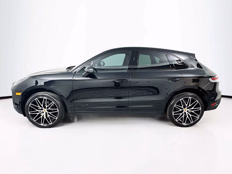 2025 Porsche Macan T - Photo 11