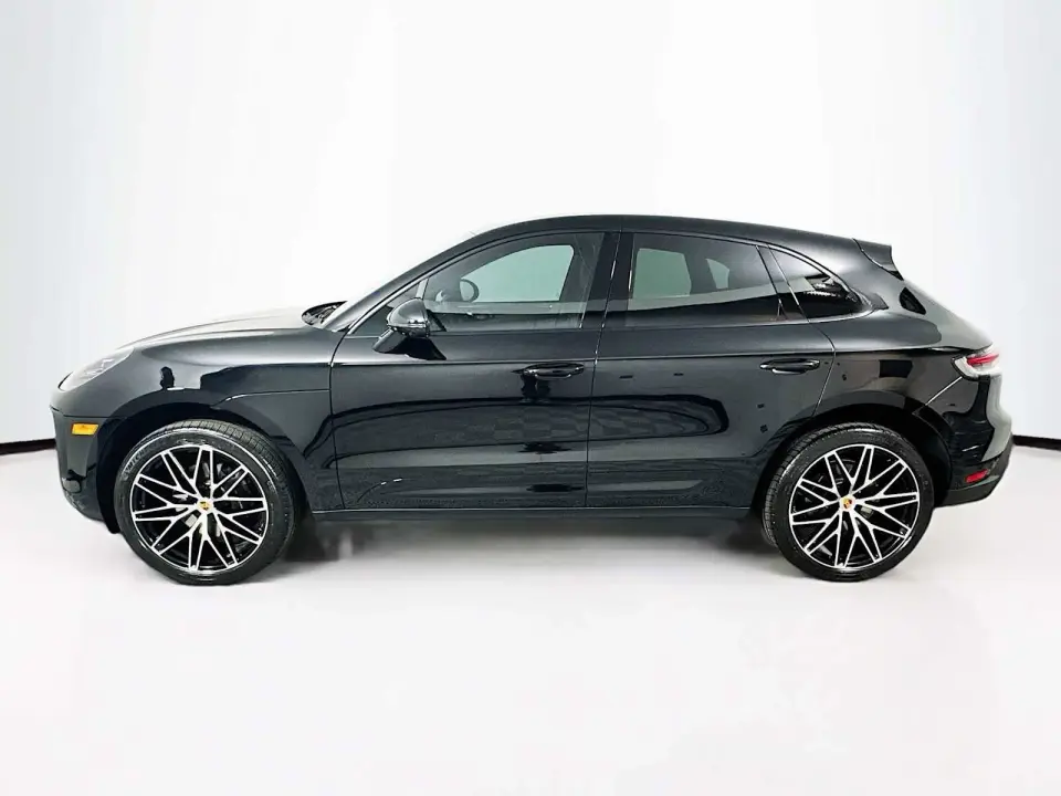 2025 Porsche Macan T - Photo 15