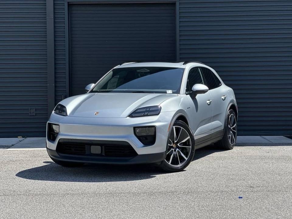 2025 Porsche Macan Base