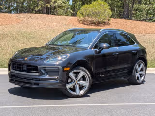 2025 Porsche Macan's photo
