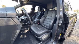 2025 Porsche Macan - Photo 33