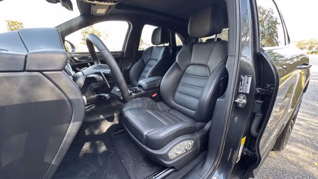 2025 Porsche Macan - Photo 34