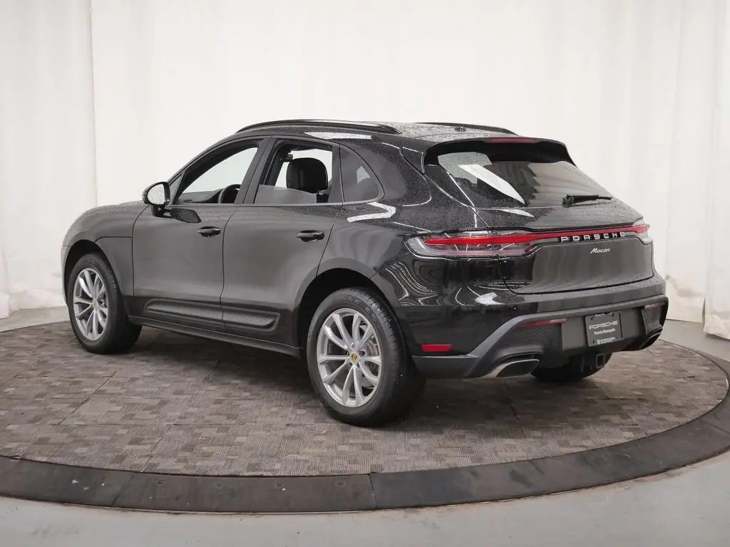 2026 Porsche Macan T - Photo 24