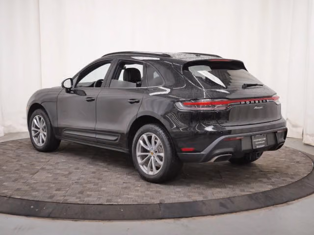 2026 Porsche Macan T - Photo 18
