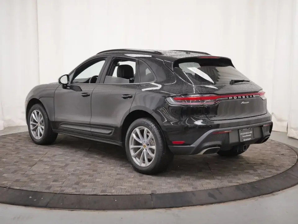 2026 Porsche Macan T - Photo 23