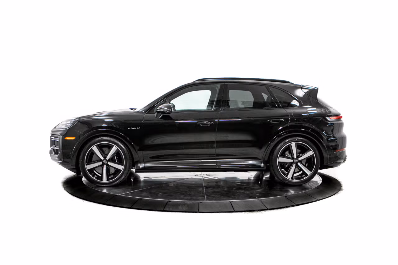 2026 Porsche Cayenne Turbo E-Hybrid - Photo 12
