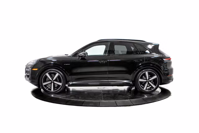 2026 Porsche Cayenne Turbo E-Hybrid - Photo 10