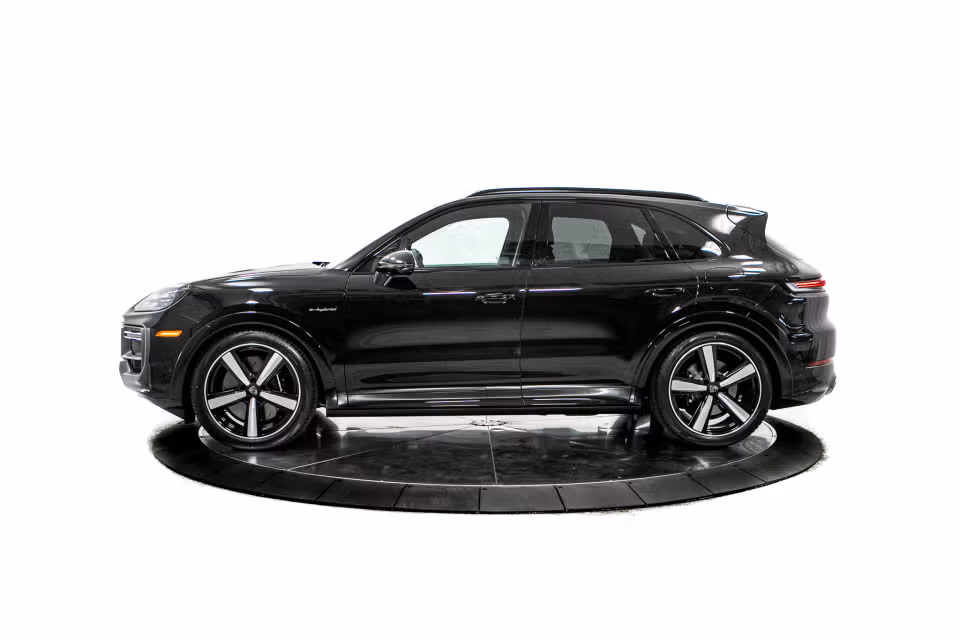 2026 Porsche Cayenne Turbo E-Hybrid - Photo 11