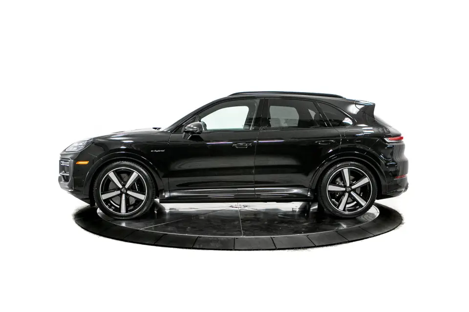 2026 Porsche Cayenne Turbo E-Hybrid - Photo 15