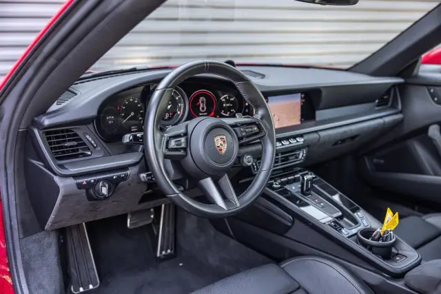 2024 Porsche 911 GTS - Photo 30