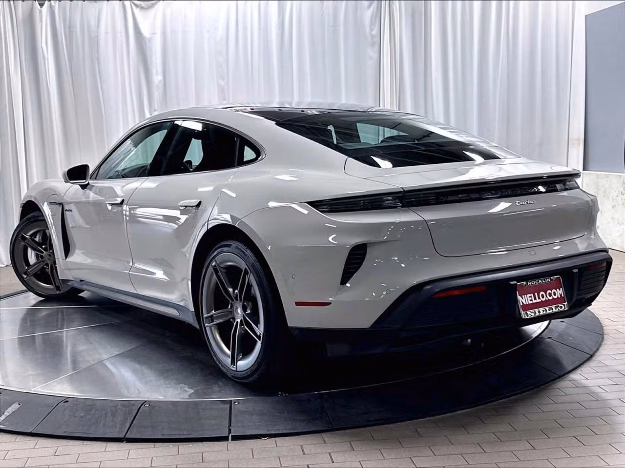 2025 Porsche Taycan Turbo - Photo 20