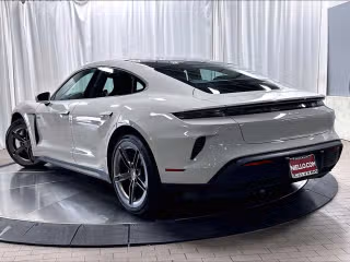 2025 Porsche Taycan Turbo - Photo 17
