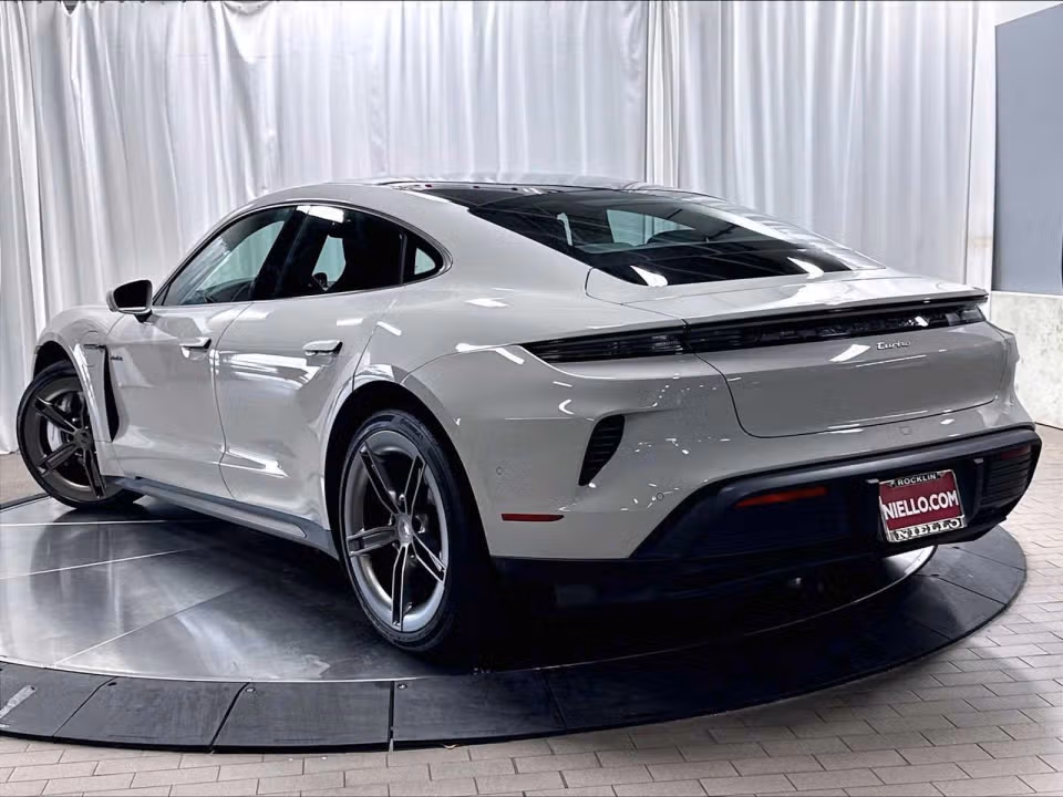2025 Porsche Taycan Turbo - Photo 19
