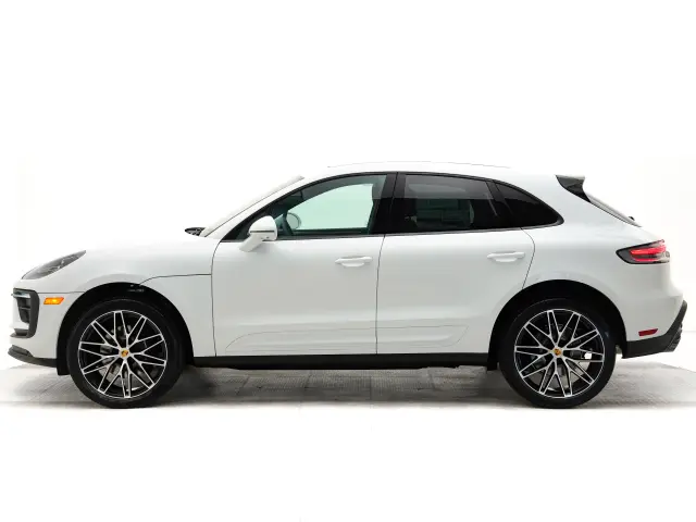 2025 Porsche Macan T - Photo 14