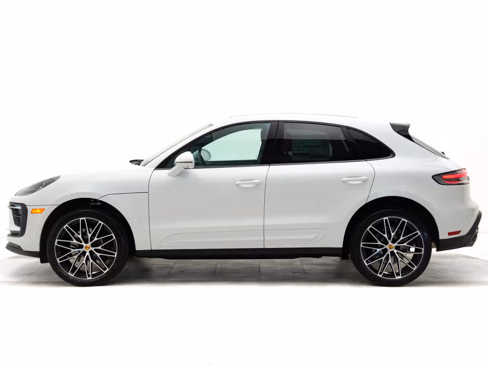 2025 Porsche Macan T - Photo 11