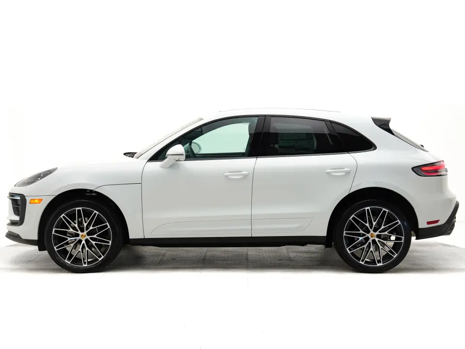 2025 Porsche Macan T - Photo 15